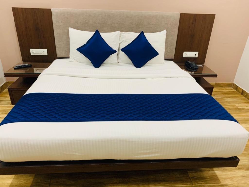 Hotel Ak Suites Patiāla Esterno foto