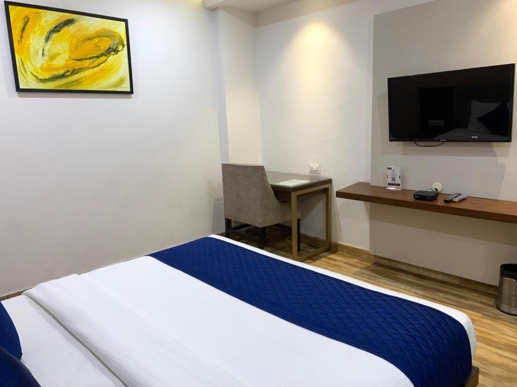 Hotel Ak Suites Patiāla Esterno foto