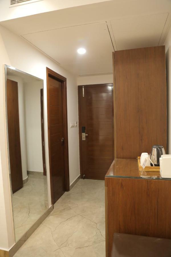 Hotel Ak Suites Patiāla Esterno foto
