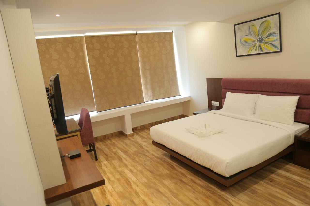 Hotel Ak Suites Patiāla Esterno foto