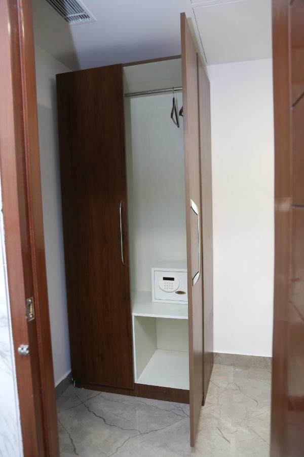 Hotel Ak Suites Patiāla Esterno foto