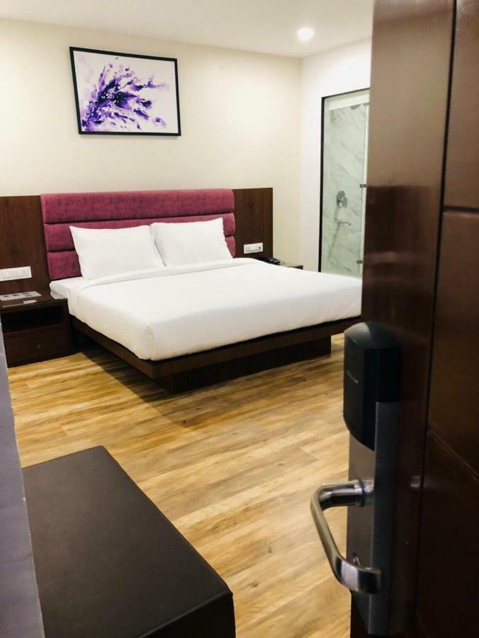 Hotel Ak Suites Patiāla Esterno foto